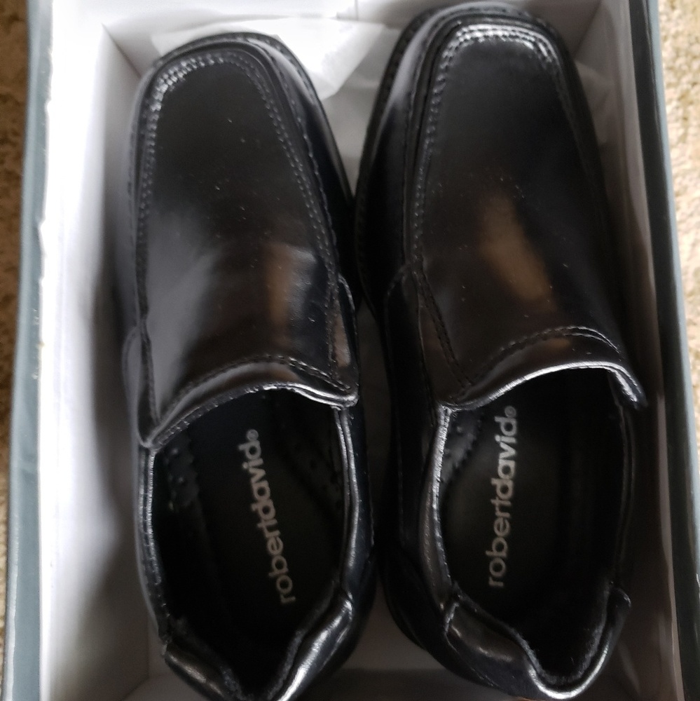 Boy's size 9 black dress shoes